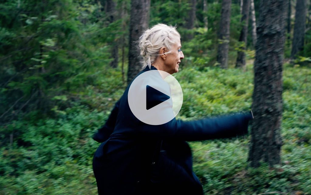 Juice - Charlotta Öfverholm Charlotta Öfverholm running through a forest